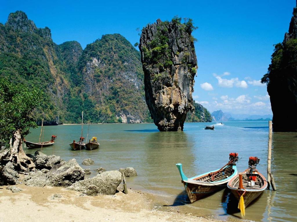 DÍA 1: empezaremos el viaje camino a la bahía de Phan Nga, donde hay cientos de pequeñas islas, cuevas y bahías ideales para descubrirlas en velero.