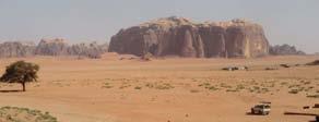 Salida hacia a Wadi Rum. Después de 1 hora y 30 minutos de camino, llegamos al desierto de Lawrence de Arabia.