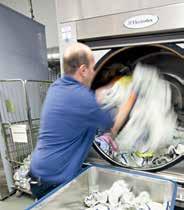 Electrolux Profesional Excelencia para su lavado profesional Porque cada lavado es diferente Lavado de autoservicio Máquinas sólidas y fáciles de usar, de fácil