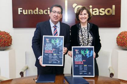 5. PROYECCIÓN INSTITUCIONAL El presidente de la Fundación Cajasol y la presidenta del CAA. 5.3.