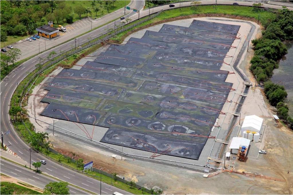 Canal do Fundao, Rio de Janeiro, Brasil Rio de Janeiro Solución: Mediante la conformación de celdas de deshidratación, el material