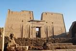 Terminaremos la excursión por una parada panorámica con los Colosos de Amenhutep III denominados los Colosos de Memnon por los griegos.