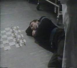 Cuando culmina el programa informático es puesto a prueba en un único y vistoso encuentro televisivo contra el actual Campeón Mundial de Ajedrez, el Gran Maestro ruso Stefan Koruga, el cual tras
