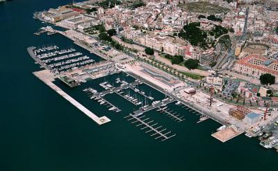 CONCLUSIONES El puerto de Cartagena es un elemento clave tanto en laconfiguración del paisaje urbano como en la llega de turistas La proximidad de