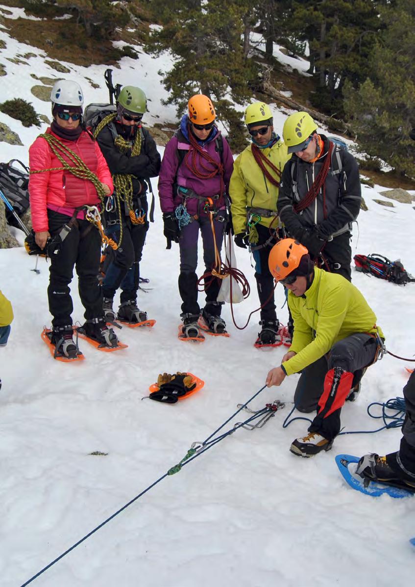 CURSO DE ALPINISMO. NIVEL I ALPINISMO OBJETIVO: Iniciar a los deportistas interesados en las técnicas básicas de seguridad en el mundo del alpinismo.