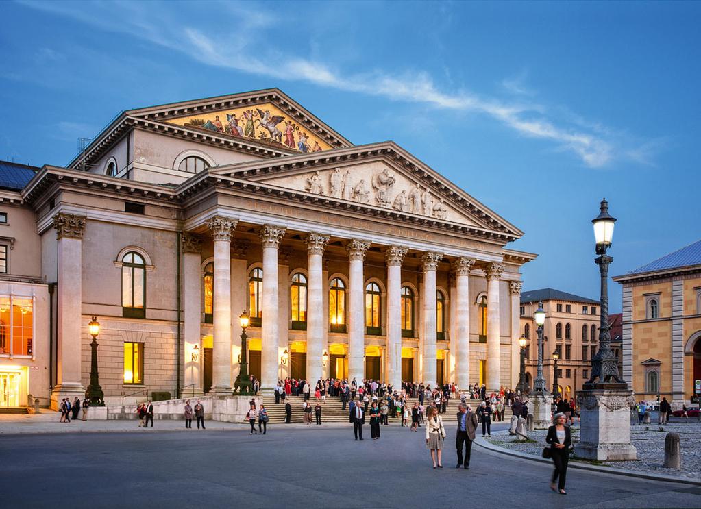 Durante cinco semanas, gente proveniente de todas las partes del mundo tienen la oportunidad de asistir al más amplio y moderno repertorio de óperas.