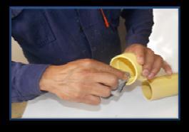 las campanas se encuentren totalmente secos f ) Aplique un poco de Limpiador en un paño limpio y seco, luego frote las superficies a unir tanto de la tubería como de la campana (parte interna) de la