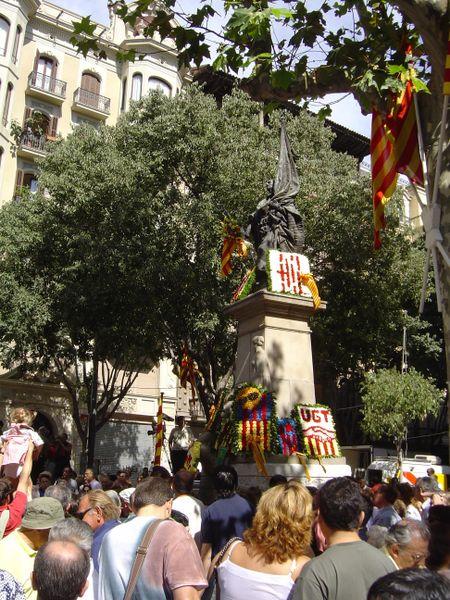 L'11 DE SETEMBRE DIADA NACIONAL DE CATALUNYA L'11 de setembre del 1714 ha esdevingut un símbol de la lluita del poble català per recuperar les seves institucions d'autogovern.