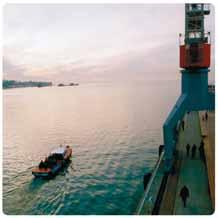 La Empresa Portuaria Valparaíso cuenta además con un terminal de pasajeros (VTP), que entró en operación el 1 de diciembre del 2002, entregado en concesión a la sociedad formada por AGUNSA y TESCO S.