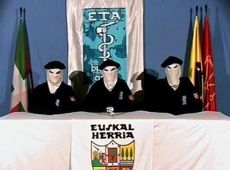 El resurgimiento del nacionalismo En el País Vasco, en 1959, un grupo de jóvenes abandonaron el PNV y crearon ETA, Euskadi ta Askatasuna, (Patria Vasca y Libertad) que evolucionó hacia un