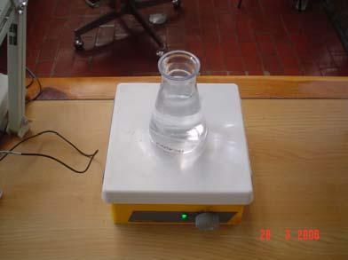 Figura 3.3. Solución Buffer Fosfato en proceso de agitado.