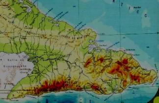 El área de estudio paralela a la zona de origen de terremotos Barttle-Caiman u Oriente abarca dos municipios muy representativos y contrastantes, el primero de ellos Guama; se caracteriza por una