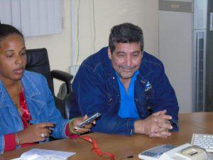 En otro momento, Iroel Sánchez, funcionario del Ministerio de Comunicaciones; y Dailyn Pérez, especialista de Comunicación de los Joven Club de Computación,