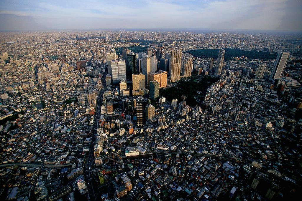 Tokio desde el aire. El centro de Tokio, con sus 23 barrios, ocupa un tercio de la metrópoli, con una población cercana a los 8.340.