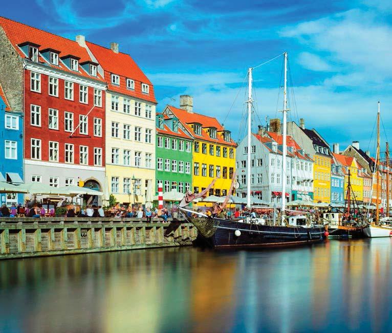 Nyhavn Copenhague Dinamarca con parada para fotos. Finalmente el monumento más famoso de Copenhague: la escultura de la Sirenita, conocida del cuento de hadas de Hans Christian Andersen.