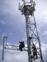 TORRES DE TELECOMUNICACIONES Dirigido a toda persona que intervenga en trabajos en altura en torres de telecomunicaciones, ya sea para su mantenimiento, instalación de sistemas radiantes, supervisión