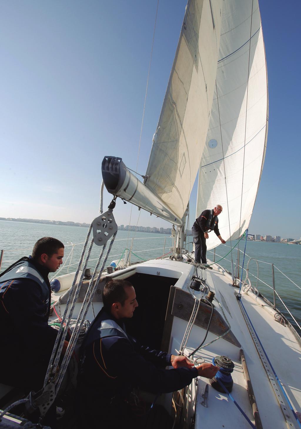 Prácticas de navegación a vela en la bahía de Cádiz a bordo del velero Betelgeuse,