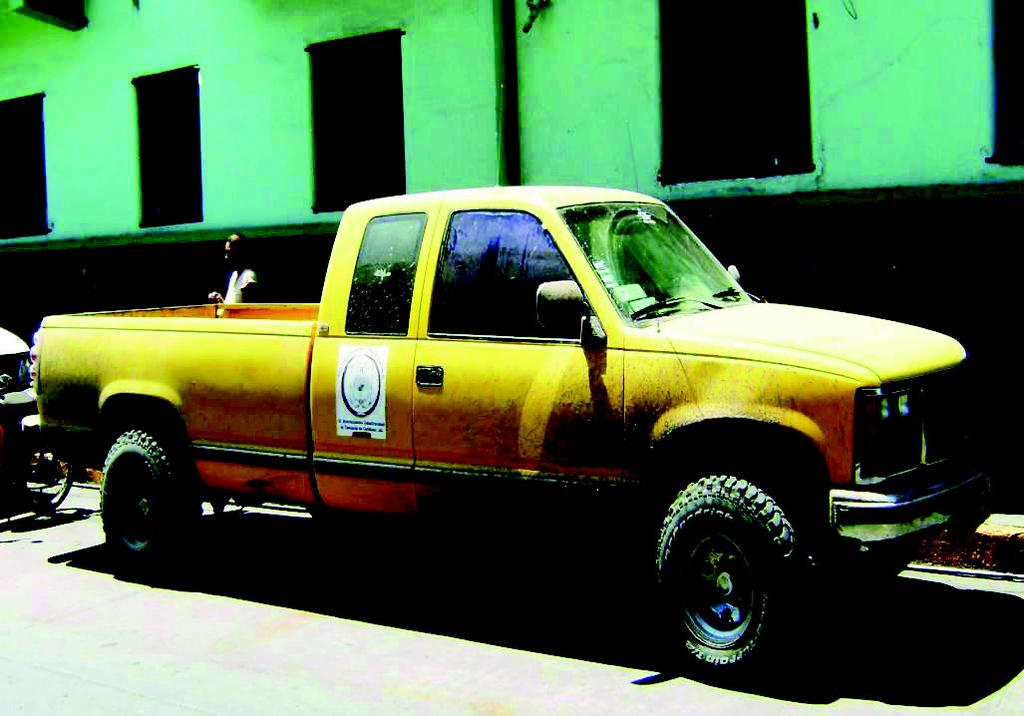 4 1 Placas: JM14585 Expediente Marca: General Motors Seguro: Modelo: C - 1500, año 1988 Cobertura: No.