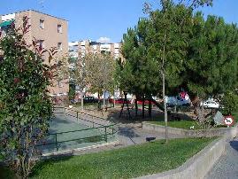 Inventari zones verdes urbanes Sant Quirze del Vallès Fitxa número 4 Pl. Sant Quirze i Santa Julita 18/11/22 Ubicació: Av.