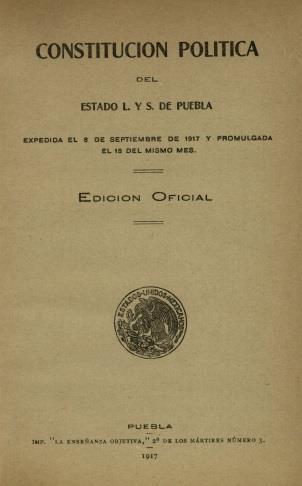 texto constitucional, que constaba de cien artículos integrados en once títulos. 1 Escudo y Constitución del Estado de Puebla de 1917.