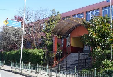 José Manuel Balmaceda Liceo de educación de adultos que funciona en calle Ejército 899 y actualmente asisten a sus aulas 186 alumnos y alumnas. Ofrece la modalidad de 2 años en uno.