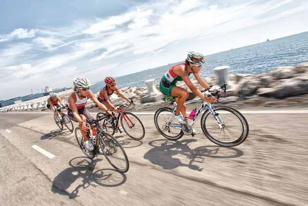 Alquiler de bicicleta Quieres mejorar tu experiencia en el segmento de las dos ruedas? Alquiler Bici Triatlón pone a tu alcance la oportunidad de rodar con bicicletas BH.