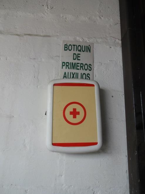 La empresa también cuenta con tres botiquines de primeros auxilios en caso de una emergencia,