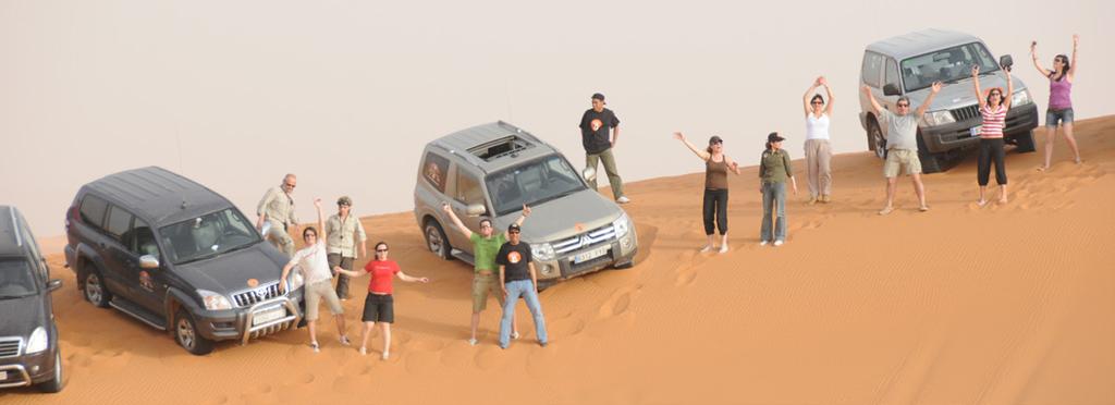 SABADO 30 DE MARZO Hoy nos atrapará la magia del desierto. Nos esperan algunos kilómetros de diversión entre pistas, cantera de fósiles, poblados nómadas del desierto y dunas.