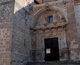 786,91 Obras en la Iglesia de San Juan Bautista: mejora del edificio, picado y rejuntado de la piedra con mortero de cemento blanco y arena amarilla.