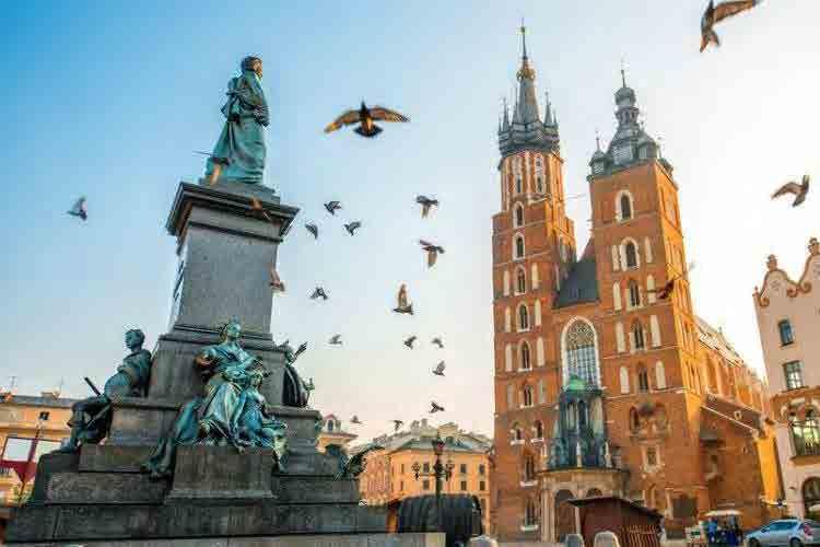 Polonia Varsovia-Cracovia Situación La creación de una nación polaca es frecuentemente identificada con la adopción del cristianismo por su monarca Miecislao I en 966, cuando su territorio era