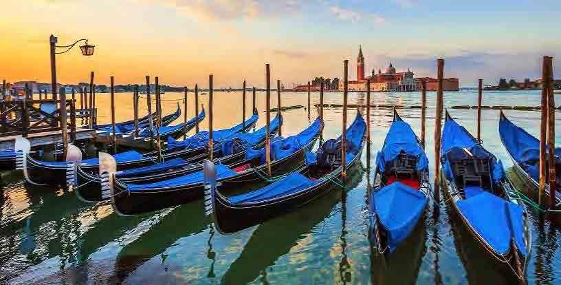 Italia I Venecia-Florencia-Roma Situación Italia ha sido el hogar de muchas culturas europeas como la civilización de Nuraga, los etruscos, los griegos y los romanos y también fue la cuna del