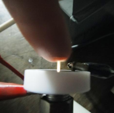 Microjet de plasma estable en aire de varios milímetros de longitud a temperatura ambiente Descargas