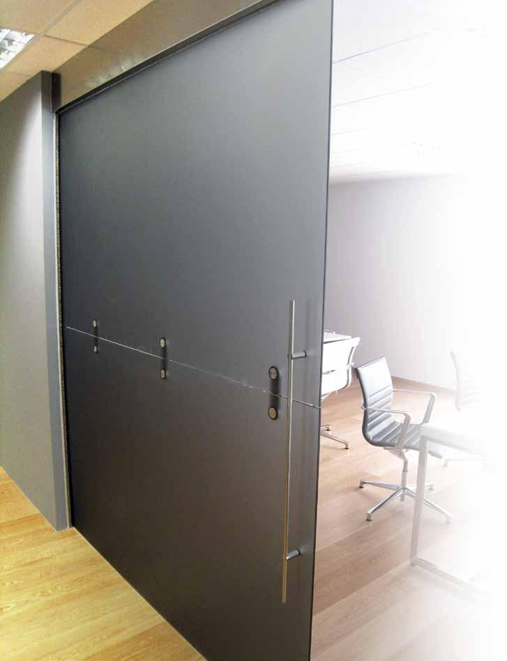 Las puertas correderas son la perfecta solución para maximizar el espacio en interiores aprovechando la luz natural y dando mayor sensación de amplitud.
