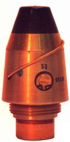 La PDB-333 es una espoleta a percusión de ojiva, armado mecánico y con posibilidad de funcionar en instantáneo o retardo (0,060 s).