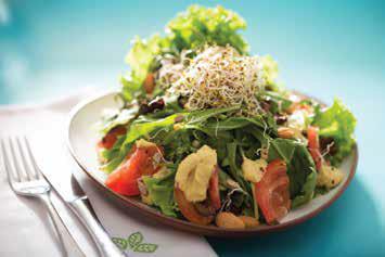 Sobre colchón de verdes, vegetales de estación asados con croutones, escamas de parmesano y vinagreta de mostaza (opcional vegano). $240 Life salad.