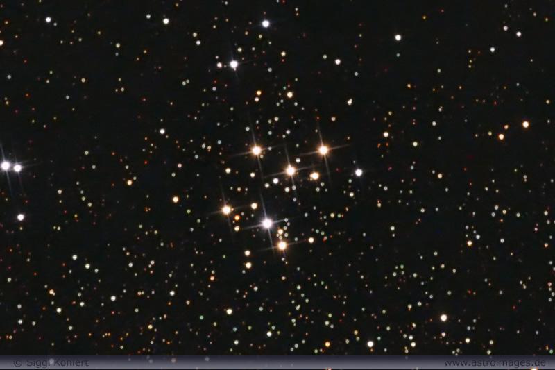 MESSIER 29 M29 es un cúmulo abierto en la constelación de Cygnus. Fue descubierta en 1764 por Charles Messier. Su distancia no está del todo clara, variando de 4.