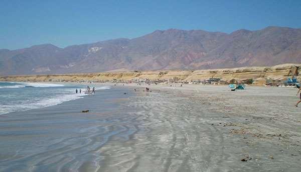 Ciudad de Antofagasta a 80 km.