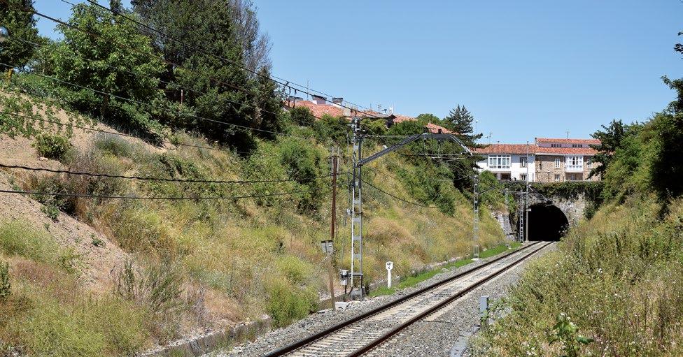 infraestructuras Plan de modernización de la línea convencional Palencia-Santander Con 217 kilómetros de longitud, la línea convencional Palencia-Santander está inmersa en un plan de modernización