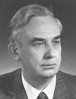 Willi Hennig (April 20, 1913 November 5, 1976) Biólogo alemán que fundó la cadistica.
