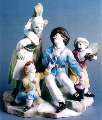 La Nochebuena Real Fábrica del Buen Retiro (Madrid), 1771 1784 Porcelana de pasta tierna 60.000,00 e Grupo de bulto redondo con cuatro figuras policromado con vivos colores.