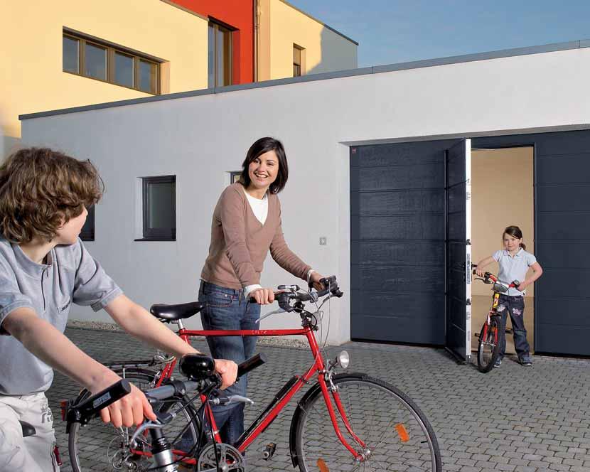 CONSEJO: Con la puerta peatonal incorporada accederá rápidamente a todo lo que hay en el garaje: útiles de jardinería, bicicletas, carretilla.