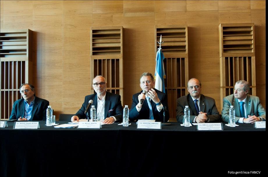 II Reunión Plenaria. 25 de noviembre de 2016. (de izq. a derecha) Ing. Walter Ceballos, Secretario de Servicios Logísticos para la Defensa; Lic.