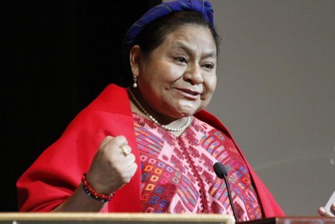 Rigoberta Menchú Denunció la situación de la mujer indígena en Latinoamérica.