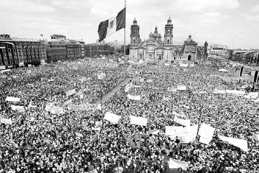 Imagen 3 Aspecto de la Plaza de la Constitución durante el acto que Andrés Manuel López Obrador encabezó ayer, en el cual ofreció plenos derechos políticos a los capitalinos / Cristina Rodríguez