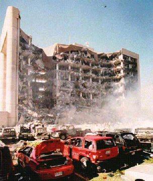 Abril de 1995: un activista de derecha utilizó un camión bomba para destruir el edificio federal