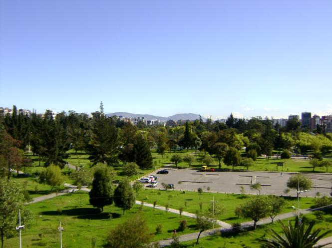 PARQUES Y ÁREAS VERDES Con más de 20 m2 de áreas verdes por habitante, Quito es una de las ciudades más verdes de Sudamérica.