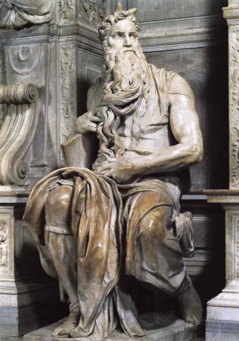 En 1505 Julio II le encargó a Miguel Ángel la realización de su tumba que había de ser un grandioso monumento con más de 40 estatuas bajo la cúpula del Vaticano.