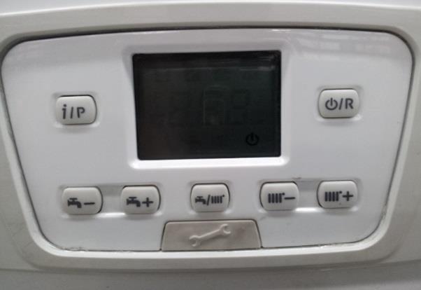 Revisar el circuito de control (Panel de mando, termostato, controles adicionales, etc.).