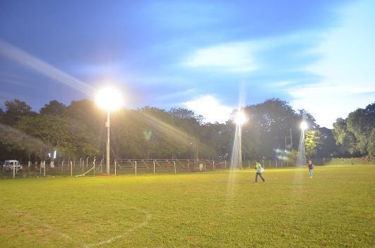 Nueva lumínica de la cancha de fútbol en la FCV UNA El lunes 24 de octubre en horas de la tarde se realizó la primera prueba