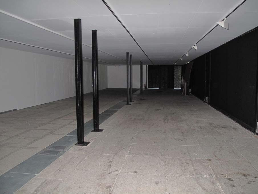 Sala 4, José Luis SERT Elevación: Nivel +-0,00 Dimensiones medias: Anchura: 8,15 m; Longitud: 29,52 m; Altura: 2,50 m. Superficie: 238 m2.